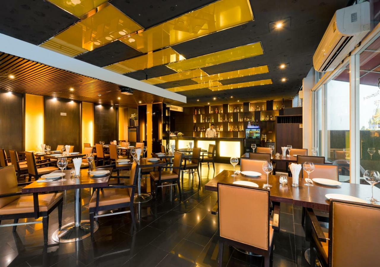 Furamaxclusive Asoke, מלון בנגקוק
